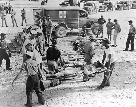 Tập_tin:USS_Indianapolis-survivors_on_Guam.jpg