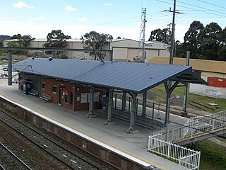 <span class="mw-page-title-main">Unanderra railway station</span> Railway station in New South Wales, Australia