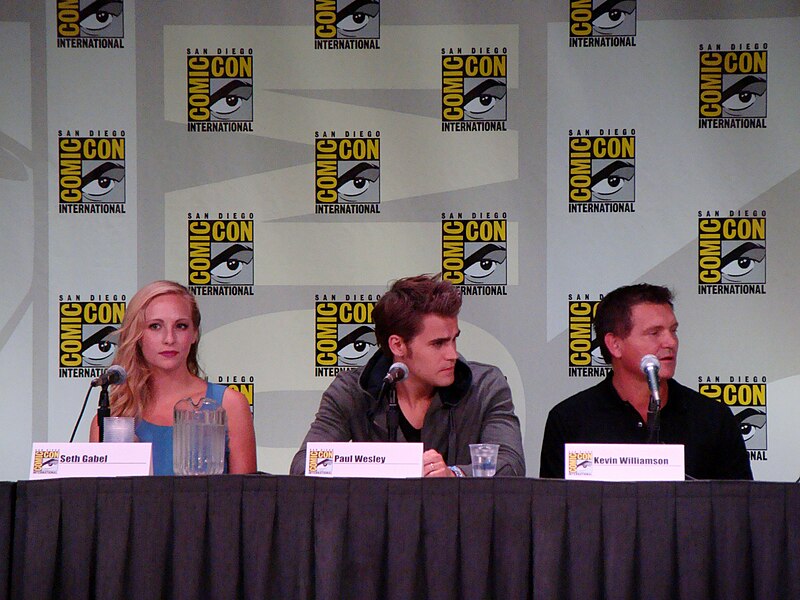 File:Vampire Diaries Panel at the 2011 Comic-Con International (5985839310).jpg