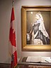 Livre d'honneur et portrait officiel de la reine Victoria dans un édifice fédéral d'Ottawa