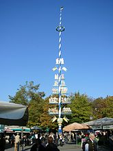 Viki-Markt — Maibaum