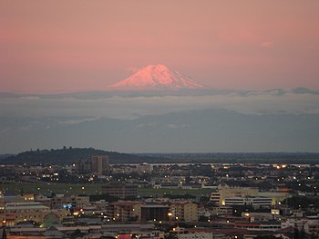 Cuando el cielo está despejado, el volcán Chimborazo, con una elevación de 6268 metros sobre el nivel del mar, puede ser visto a 145 kilómetros de distancia, desde Guayaquil.