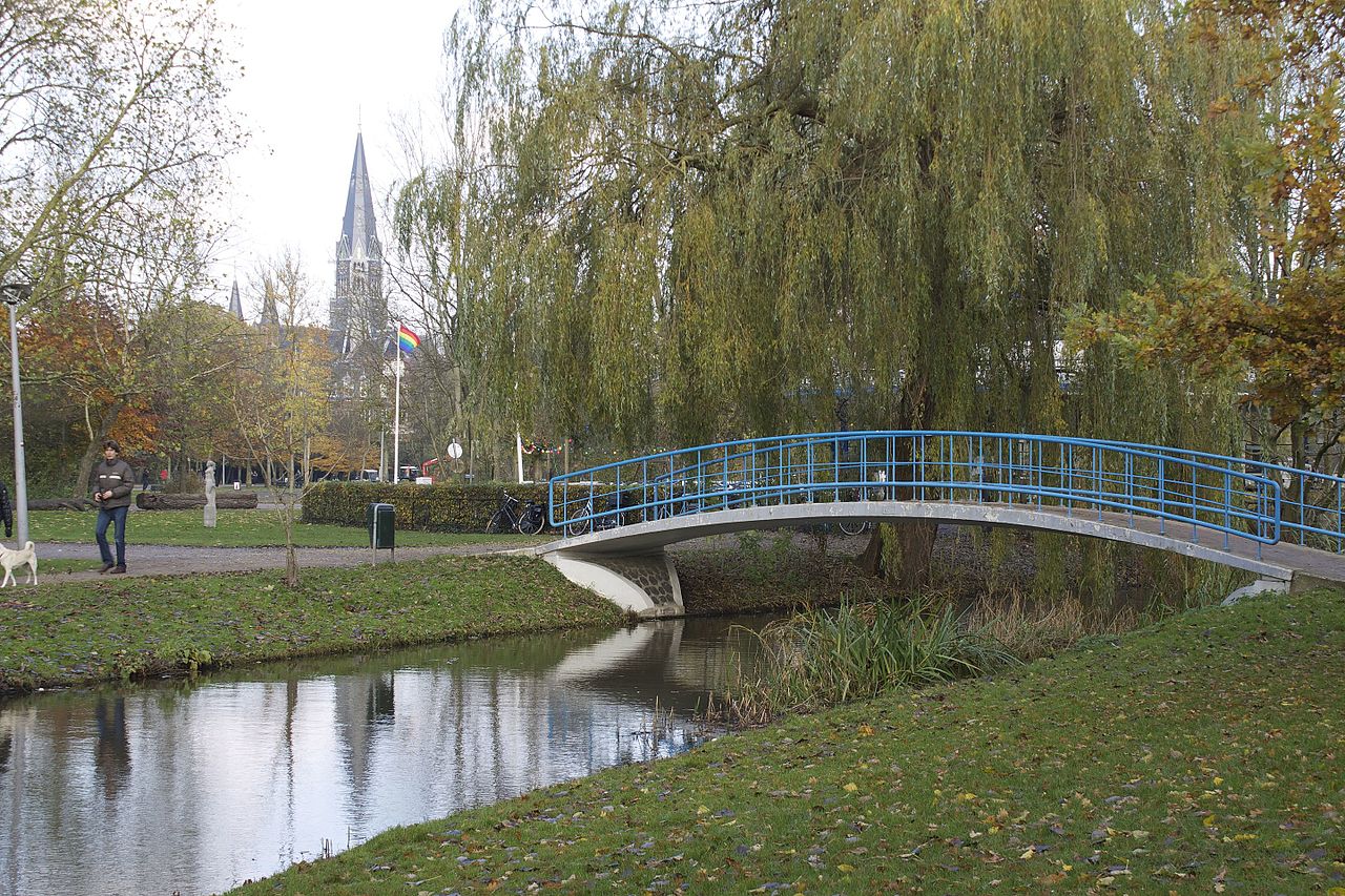 File:Vondelpark , Amsterdam , Netherlands - panoramio (47 ...