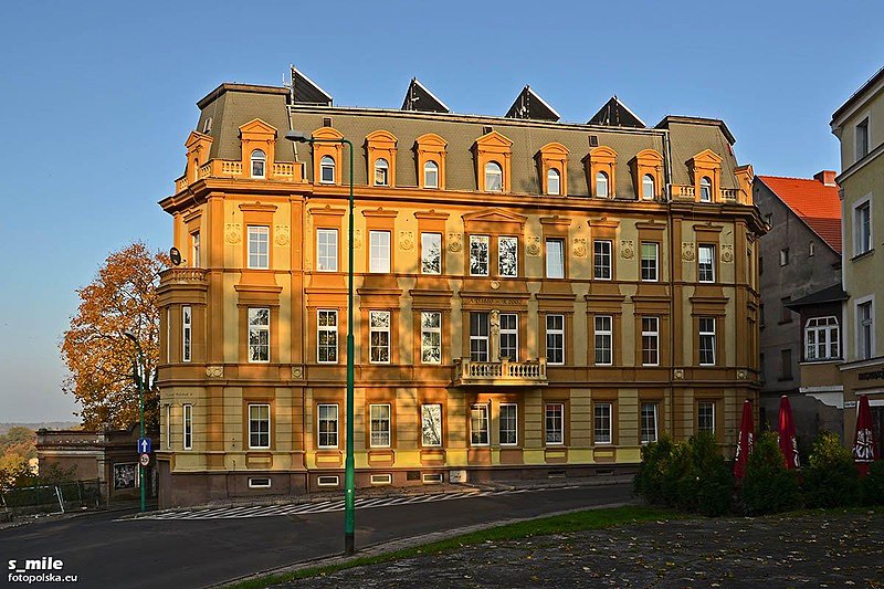 File:Złotoryja, Plac Lotników Polskich 3 - fotopolska.eu (252991).jpg