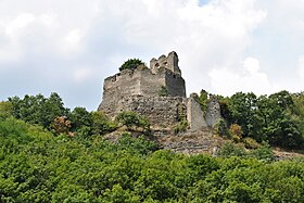 Čabraď - hrad - pohľad od cesty - 2015.JPG