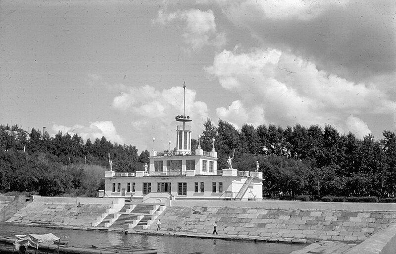 File:Лодочная станция на Амуре Хабаровск (1978).jpg