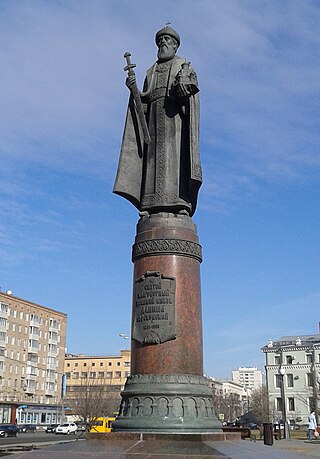 Памятник св. Даниилу Московскому (справа).jpg