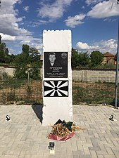 Споменик на бранителот Љубе Грујоски