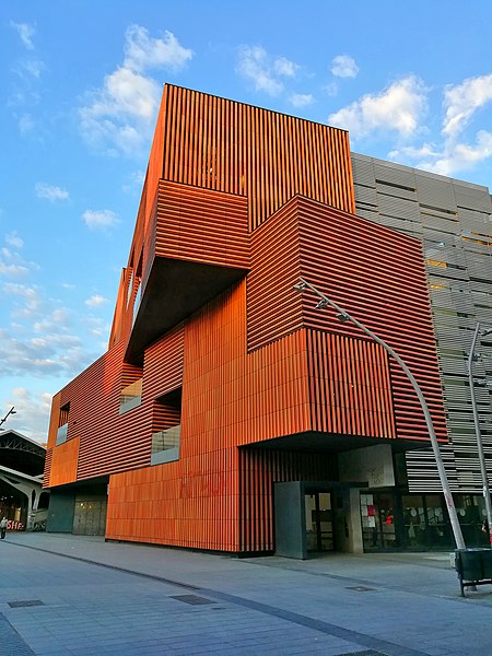 File:039 Escola Massana, pl. Gardunya 9 - c. Floristes de la Rambla (Barcelona).jpg