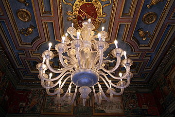 Lustre en cristal, salle des Oies.