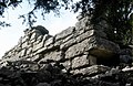 Detall de murada de pedra acarada al castre celtiber de Sesga, Ademús, mal anomenat «castell dels moros», any 2006