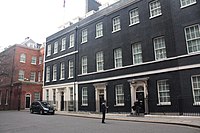 Số 10 Downing Street là trụ sở chính và nơi cư trú của Thủ tướng Vương quốc Anh