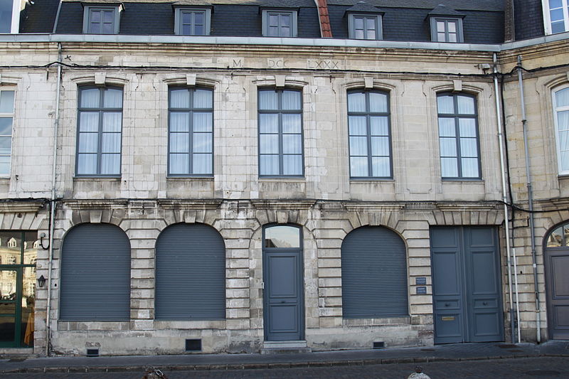 File:13 place Victor-Hugo.JPG