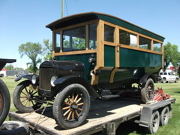 A 1922 Ford Model T kid hack/bus (body manufacturer unknown). By combining the kid hack wagon body with an automotive chassis, Wayne Works helped crea