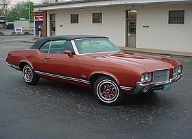 1971 yil Cutlass Supreme kabrioleti. JPG