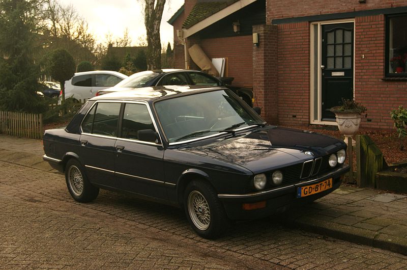 File:1987 BMW 525e Automatic (8794840463).jpg