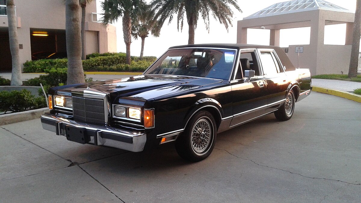 Lincoln Town car stretch Limousine 1986