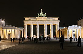 Brandenburger Tor: Vorgängerbau, Symbolik, Architektur