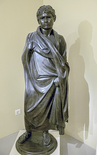 File:AMI - Bronzestatue.jpg