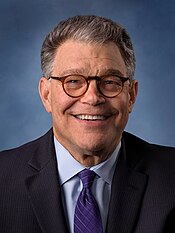 Al Franken, officielt portræt, 114. kongres (beskåret) .jpg