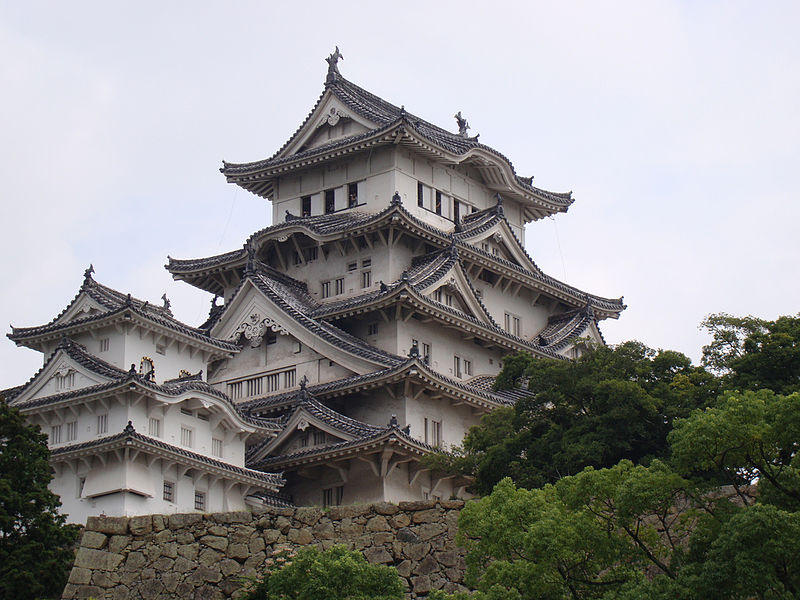 File:Approaching Himeji Castle (2856038952).jpg