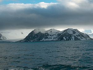 Arkutino Beach with the Veleka Ridge towering behind it (left: Charity Glacier)