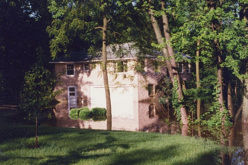 File:Ashton House Flooded.jpg