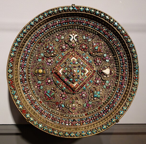 File:Astamangala Mandala, Newar people, Nepal, 19th century, bronze inlaid with semiprecious stones - Cincinnati Art Museum - DSC03219.jpg