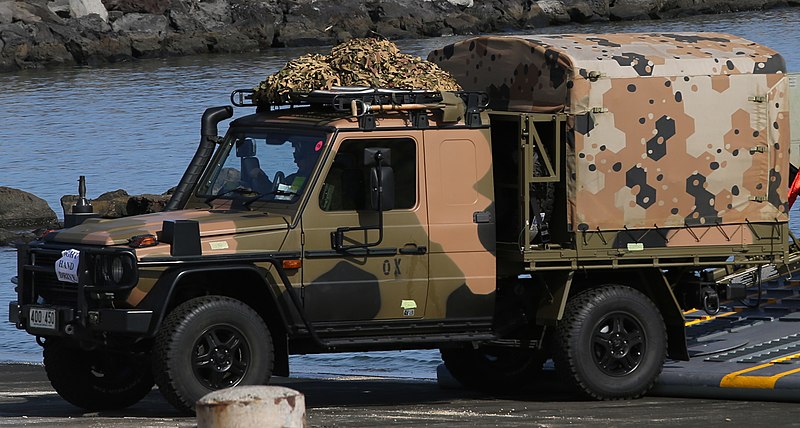 File:Australian Soldiers with 2nd Battalion, Royal Australian Regiment dismark from HMAS Canberra and come ashore at Kawaihae Pier, Hawaii during RIMPAC 2016 (Cropped).jpg