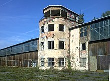 Südfassade der Einfliegerhalle mit Tower, 2011