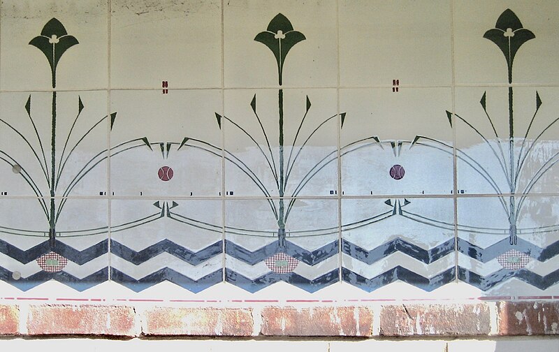 File:BB-Photos - Ballplayers House - Frieze.jpg