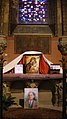 Photo en couleur d'un autel avec l'icône de la Trinité, et en bas une photo du bienheureux Ceferino
