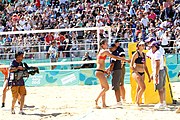 Deutsch: Beachvolleyball bei den Olympischen Jugendspielen 2018; Tag 9, 15. Oktober 2018; Mädchen, Viertelfinale: USA-Spanien 2–1 (21–19/17–21/15–9) English: Beach volleyball at the 2018 Summer Youth Olympics at 15 October 2018 – Girls Quarterfinals: USA-Spain 2–1 (21–19/17–21/15–9)