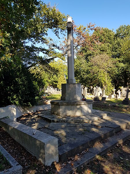 File:Beckenham Cemetery 20181022 132422 (45494553121).jpg