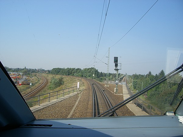 Separation of the high speed line from the Berlin-Hamburg line (right) near Spandau