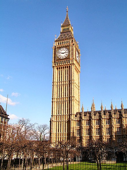 L'horloge de la tour horloge du palais de Westminster, dans laquelle se trouve aussi la cloche Big Ben.