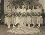 Mariée et ses demoiselles d'honneur, 1929.