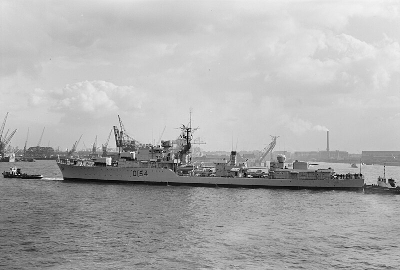 File:Britse marineschepen, waaronder de destroyer HMS Duches (D 154, 1952, Daring Class), bezochten de haven van Rotterdam in 1958 (2009-003-039 009).jpg