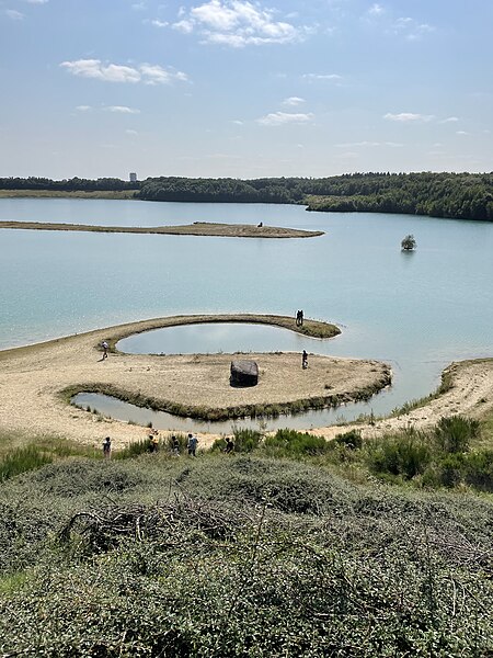 File:Broken Circle - Spiral Hill, Robert Smithson - Q2867150 - 4.jpg