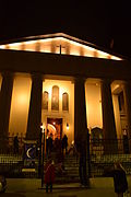 La Catedral Anglicana en la noche.