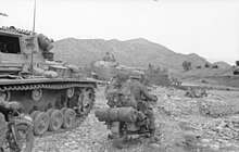Bundesarchiv Bild 101I-788-0017-06, Nordafrika, Panzer IV, Kräder.jpg