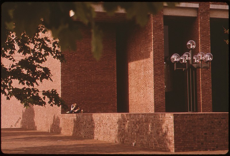 File:CLEO ROGERS MEMORIAL LIBRARY - NARA - 546470.jpg