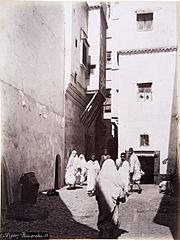 COLLECTIE TROPENMUSEUM Arabische straat te Algiers TMnr 60022182.jpg