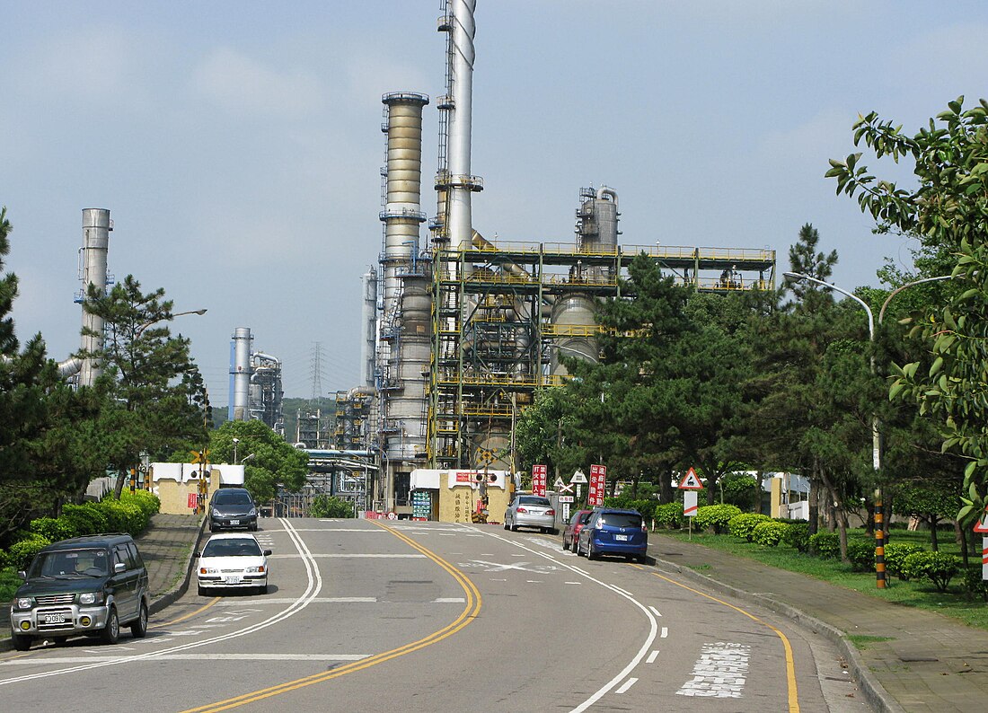 File:CPCC Gueishan oil refinery 2.jpg