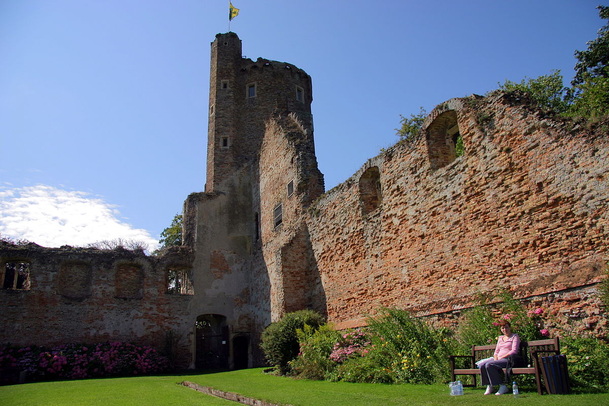 Castles ii. Замок Кейстер. Замок Уэрмгей. Caister Castle. Udn s2 крепость.