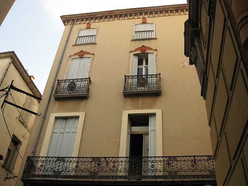 File:Casa Pams, detall de la façana.jpg