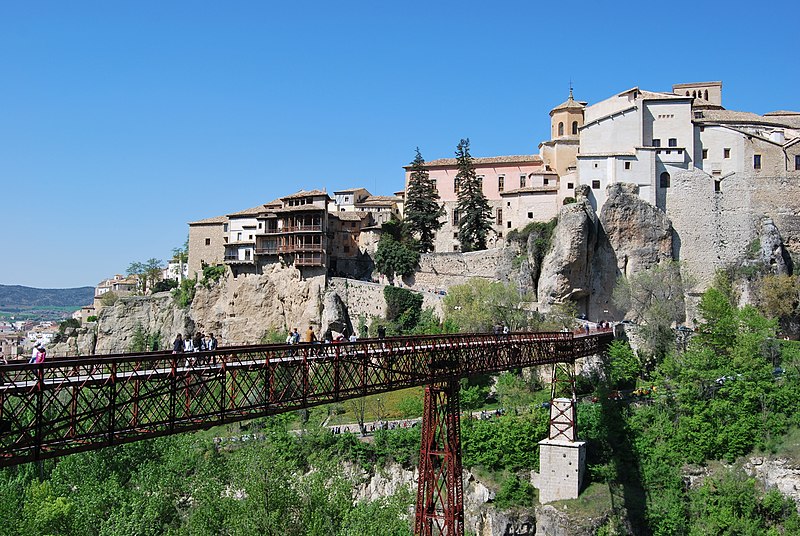 File:Casas colgadas de Cuenca.JPG