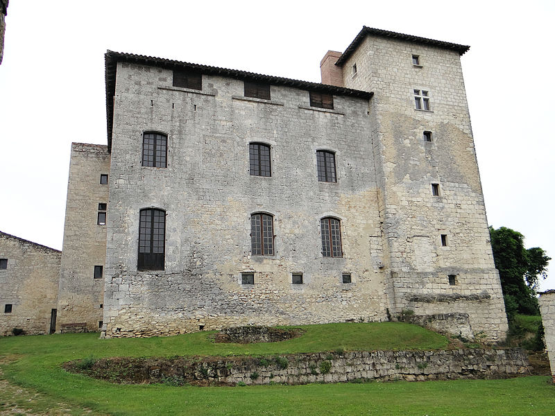 File:Château d'Avezan.JPG