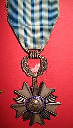 Chevalier de l'Ordre du Mérite Artisanal (11 juin 1948).jpg