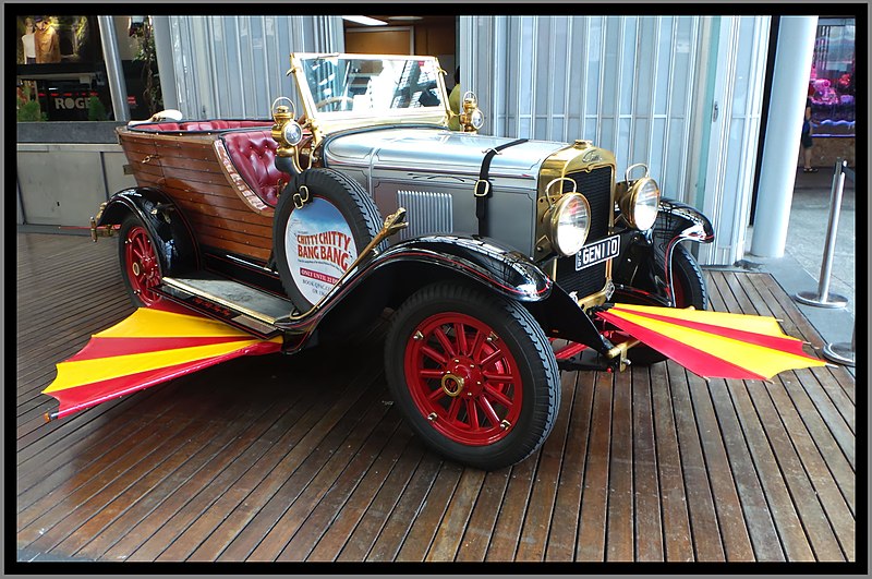 File:Chitty Chitty Bang Bang in Brisbane Mall-1.jpg